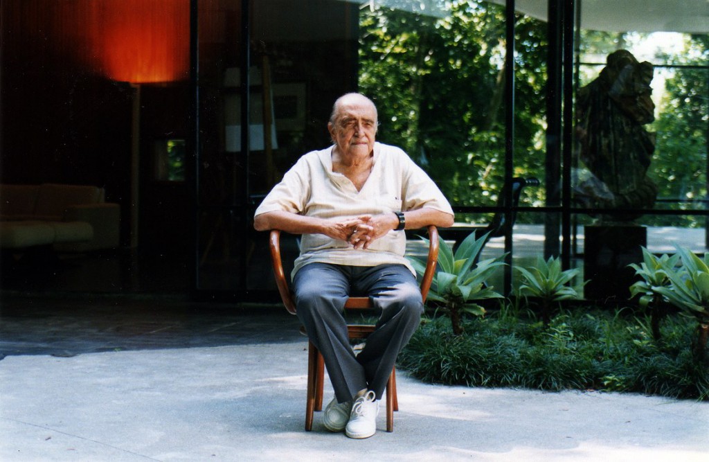 Oscar Niemeyer at home - casa das canoas